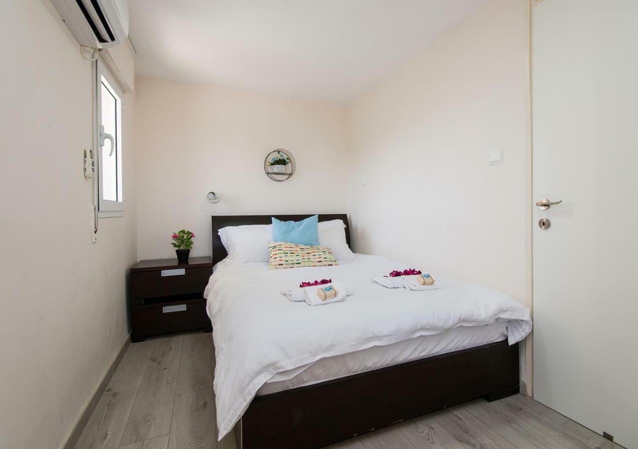 Ha-Aliya Sea View Apartment นาฮารียา ภายนอก รูปภาพ