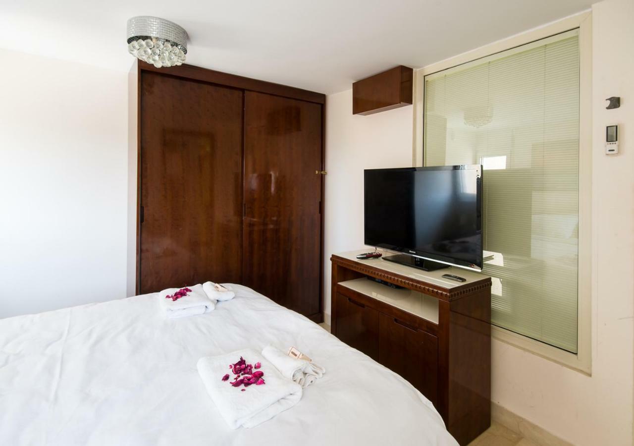 Ha-Aliya Sea View Apartment นาฮารียา ภายนอก รูปภาพ
