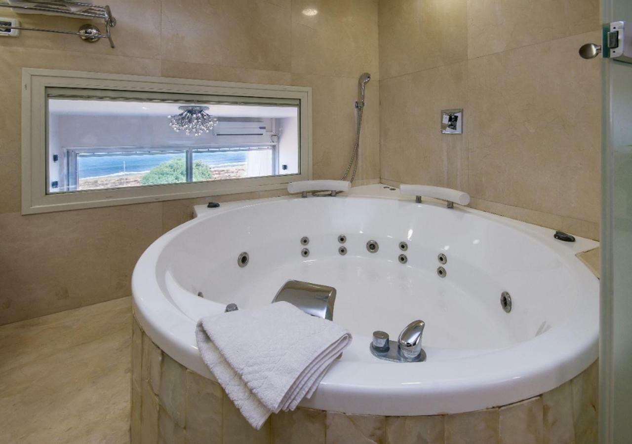 Ha-Aliya Sea View Apartment นาฮารียา ภายนอก รูปภาพ
